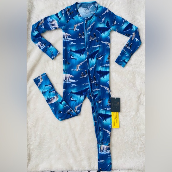 🐋NWT Hanlyn Collective Whale Zippy🐋 - Picture 2 of 8